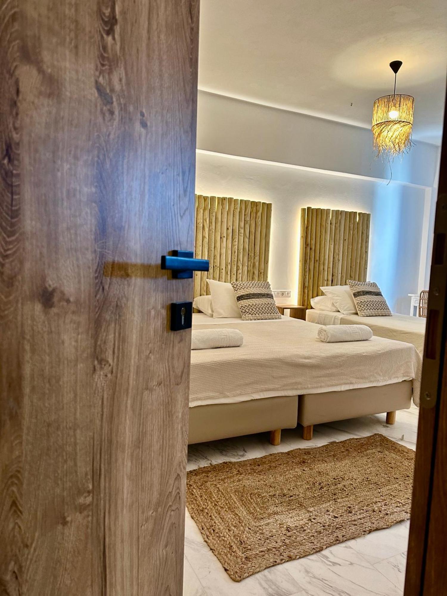 Athina Rooms - Lounge Apartments Парос Экстерьер фото