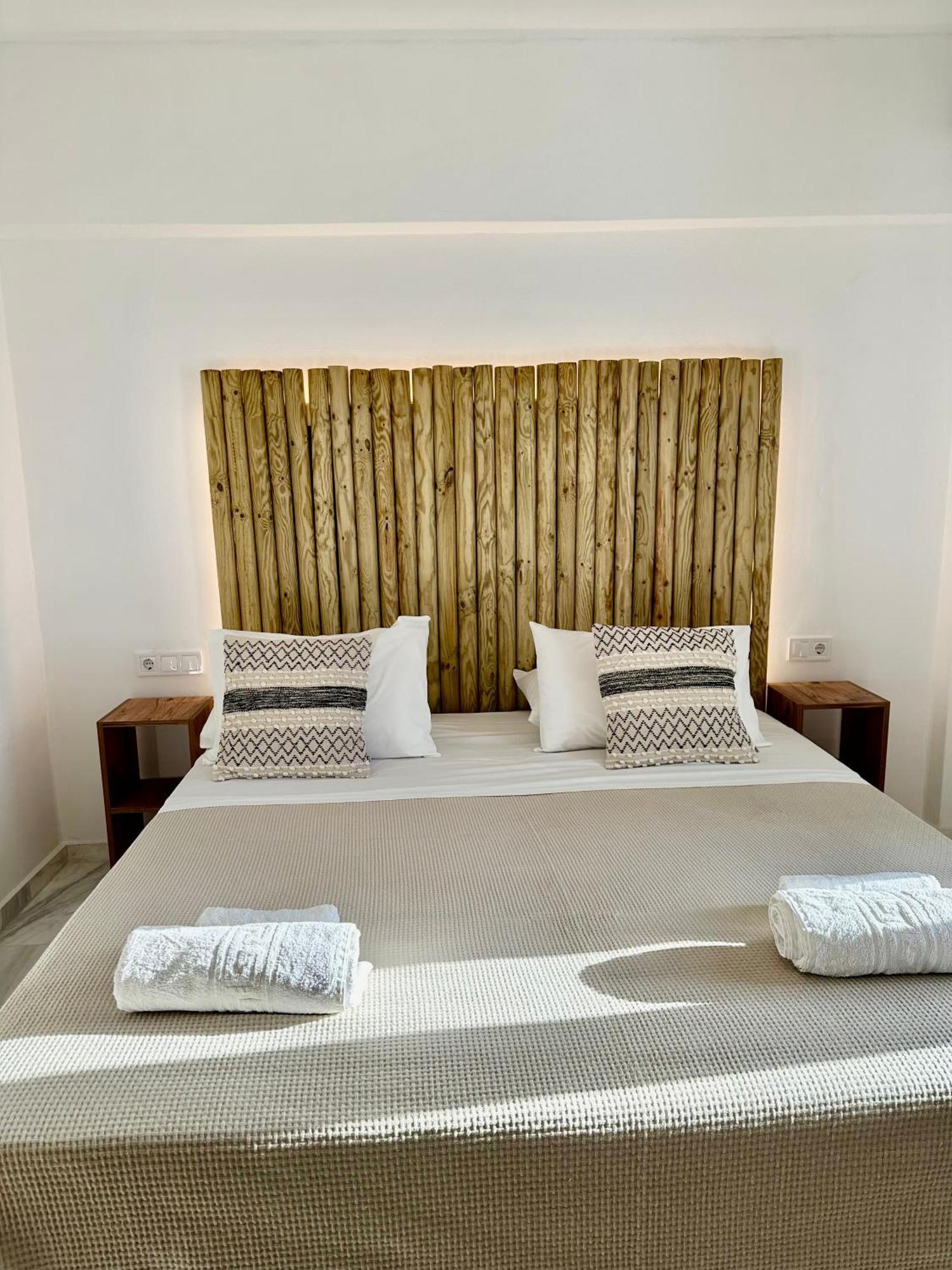 Athina Rooms - Lounge Apartments Парос Экстерьер фото