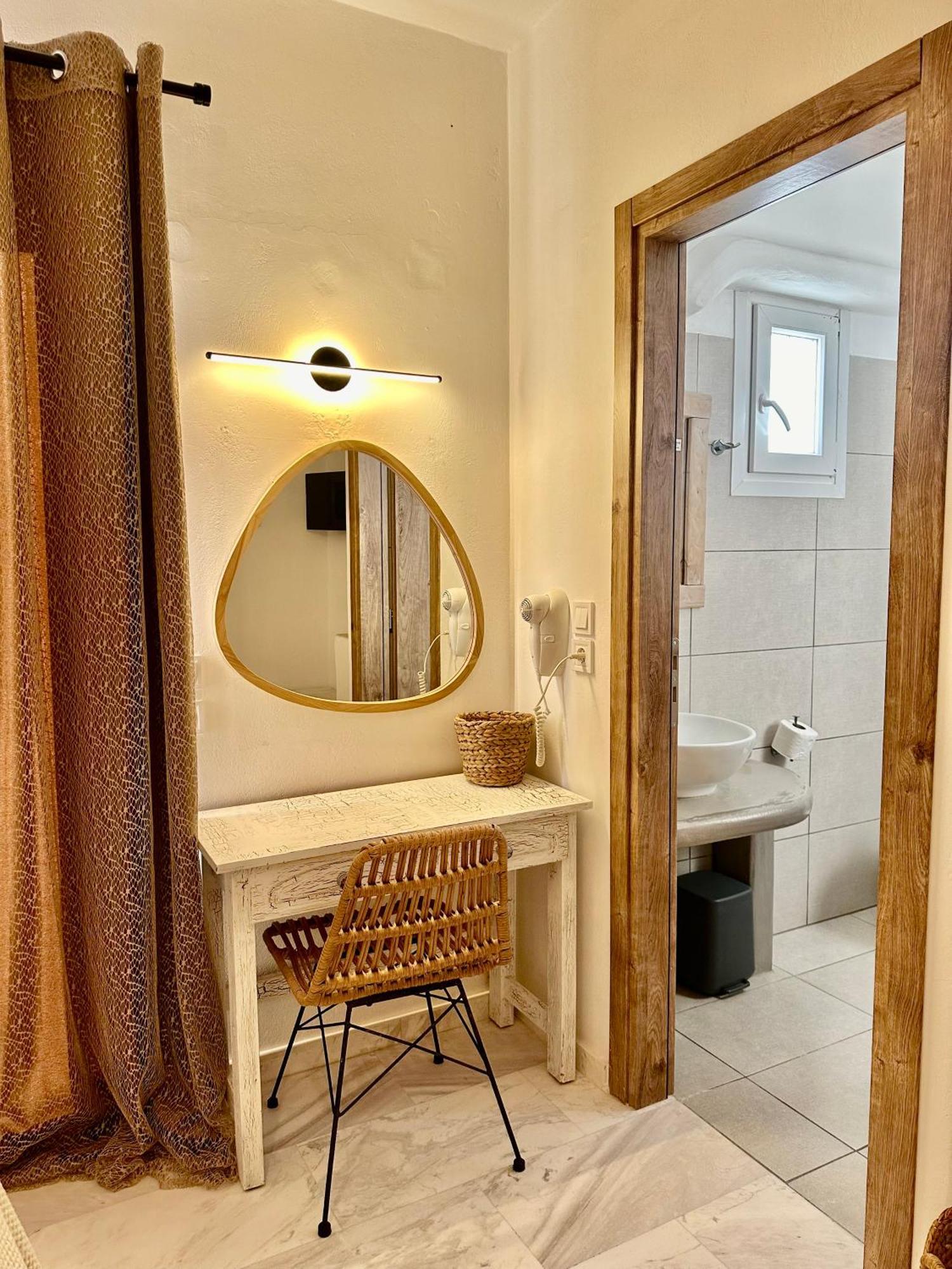 Athina Rooms - Lounge Apartments Парос Экстерьер фото
