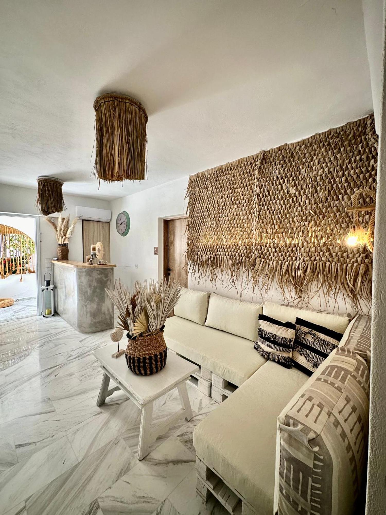 Athina Rooms - Lounge Apartments Парос Экстерьер фото